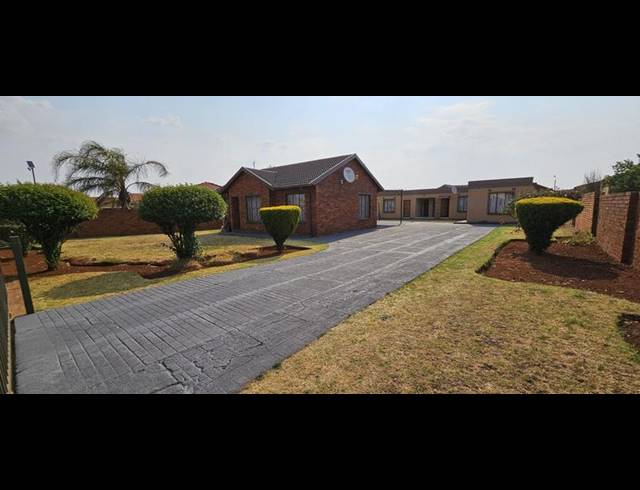 2 BEDROOM HOUSE FOR SALE IN DAWN PARK